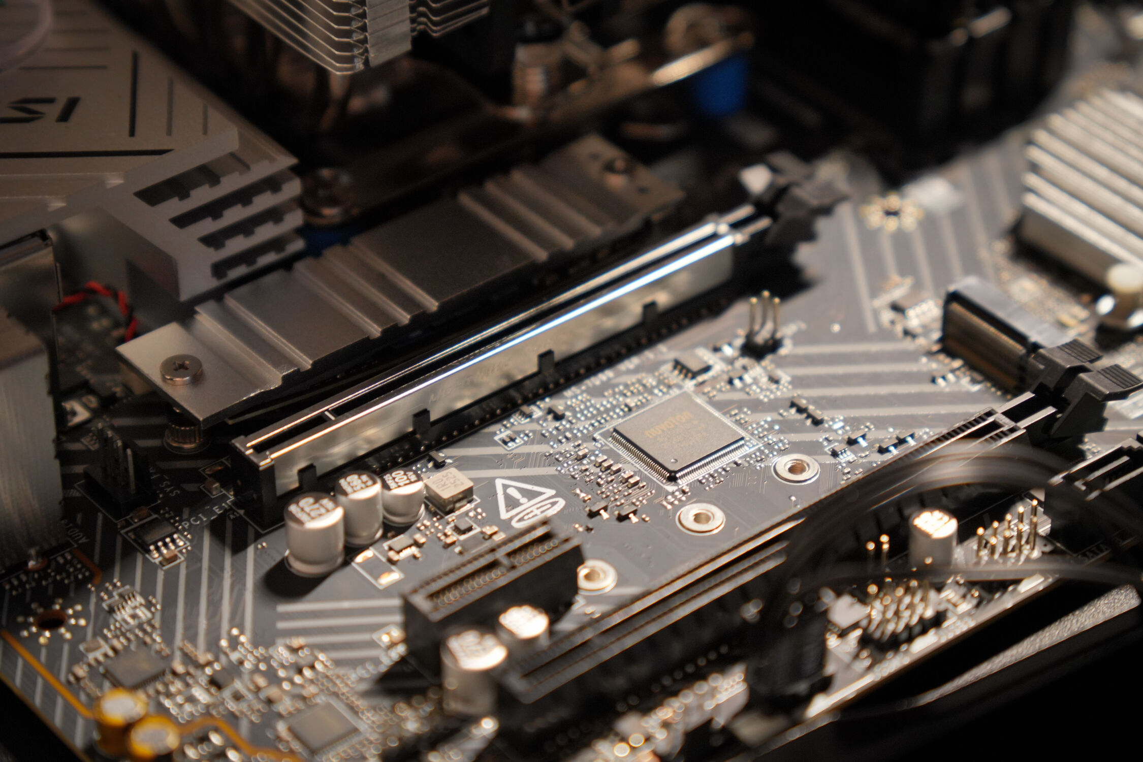 记一次装机没有一次点亮的排查过程